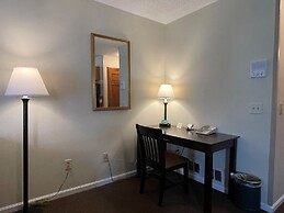 The Central Downtown Inn & Suites