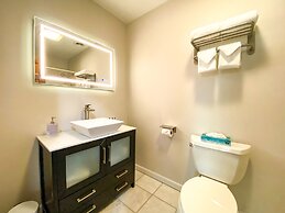 The Central Downtown Inn & Suites