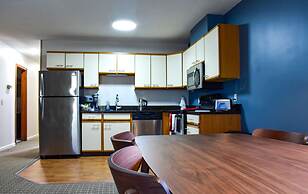 The Central Downtown Inn & Suites