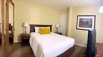 The Central Downtown Inn & Suites