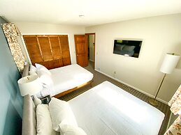 The Central Downtown Inn & Suites