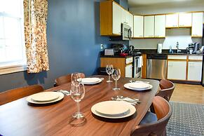 The Central Downtown Inn & Suites