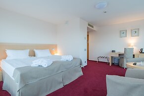 Riga Islande Hotel with FREE parking