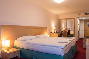 Riga Islande Hotel with FREE parking