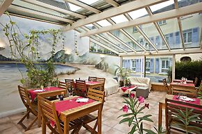 Hotel Athena