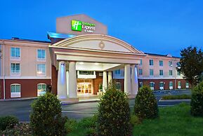 Holiday Inn Express & Suites Lenoir Cty by IHG