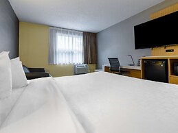 Clarion Pointe Quebec Airport