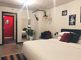 Trumbull and Porter Hotel