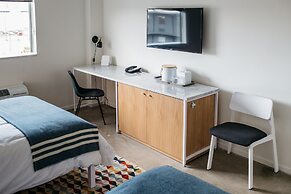 Trumbull and Porter Hotel