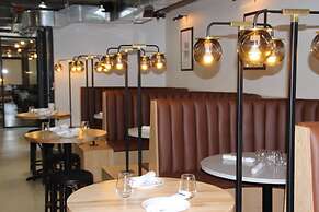 Trumbull and Porter Hotel