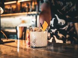 Trumbull and Porter Hotel