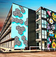 Trumbull and Porter Hotel