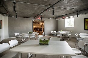 Trumbull and Porter Hotel