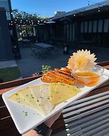 Trumbull and Porter Hotel