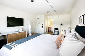 Trumbull and Porter Hotel