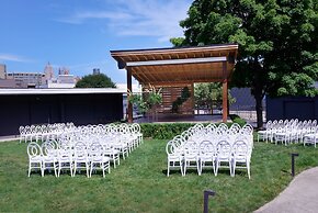 Trumbull and Porter Hotel