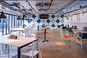 Trumbull and Porter Hotel