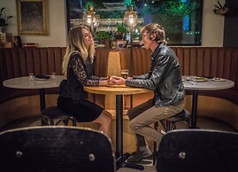 Trumbull and Porter Hotel