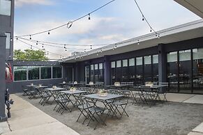 Trumbull and Porter Hotel