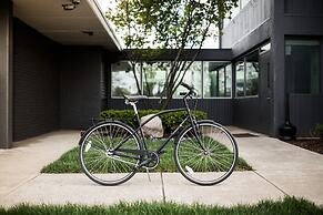 Trumbull and Porter Hotel