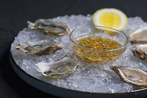 Trumbull and Porter Hotel