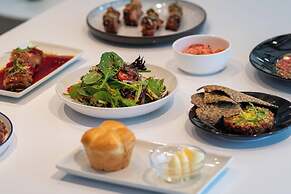 Trumbull and Porter Hotel