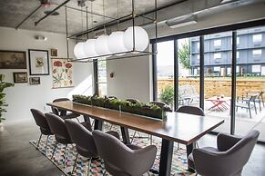 Trumbull and Porter Hotel