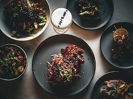 Trumbull and Porter Hotel