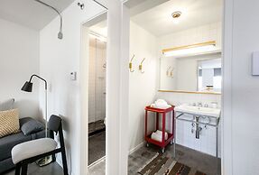 Trumbull and Porter Hotel