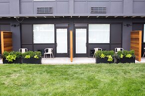 Trumbull and Porter Hotel