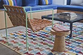 Trumbull and Porter Hotel