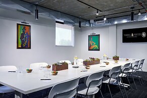 Trumbull and Porter Hotel