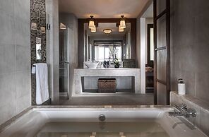 Rawi Warin Resort and Spa