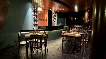 Rawi Warin Resort and Spa