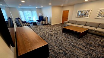 Staybridge Suites Calgary Airport by IHG