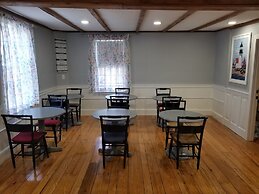 Olde Tavern Motel And Inn