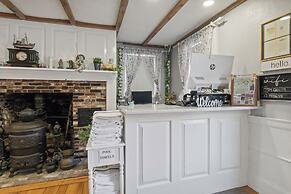 Olde Tavern Motel And Inn