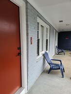 Olde Tavern Motel And Inn