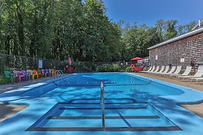 Olde Tavern Motel And Inn