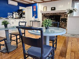 Olde Tavern Motel And Inn