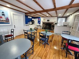 Olde Tavern Motel And Inn