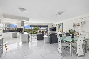 Gemini Court Holiday Apartments