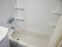 Carolyn Beach Inn & Restaurant