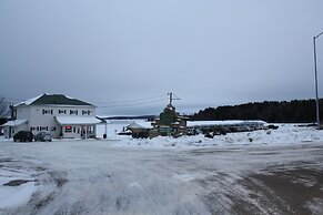 Carolyn Beach Inn & Restaurant