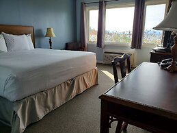 Carolyn Beach Inn & Restaurant