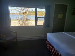 Carolyn Beach Inn & Restaurant