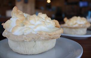 Carolyn Beach Inn & Restaurant