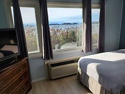 Carolyn Beach Inn & Restaurant