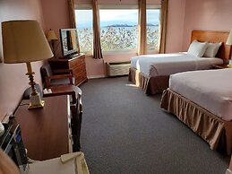 Carolyn Beach Inn & Restaurant