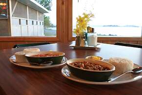 Carolyn Beach Inn & Restaurant